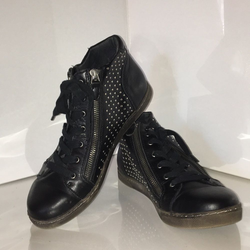Black studded w/ dual zippers flats leather upper.